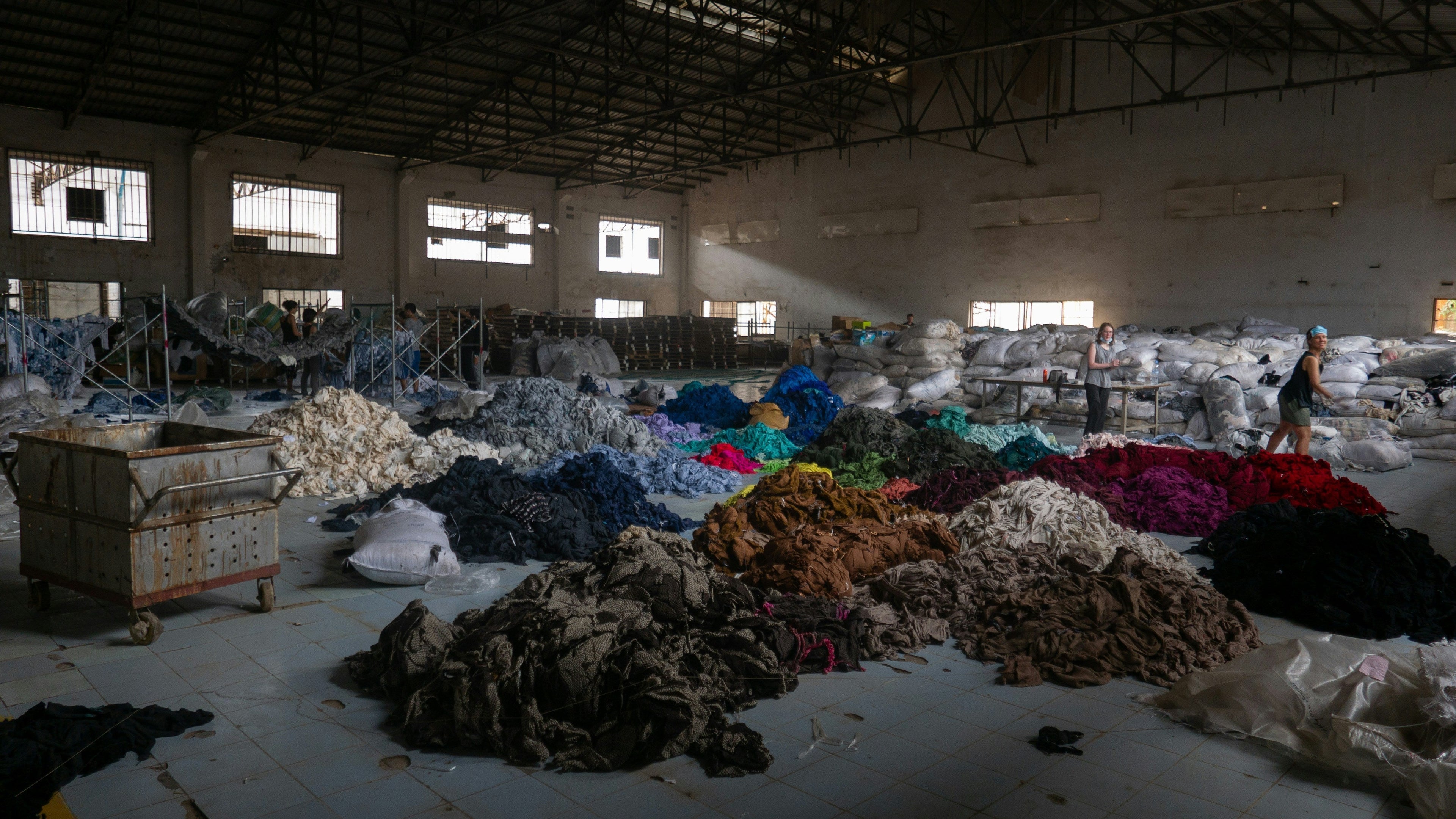 Fast Fashion Brands vs. Non Fast Fashion Brands: How to Tell the Difference (And Why It Matters)