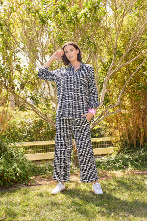 Good Boyfriend Shirt - Messy Dots Black
