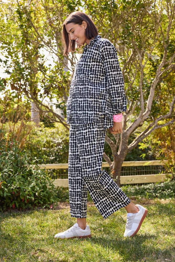 Good Boyfriend Shirt - Messy Dots Black