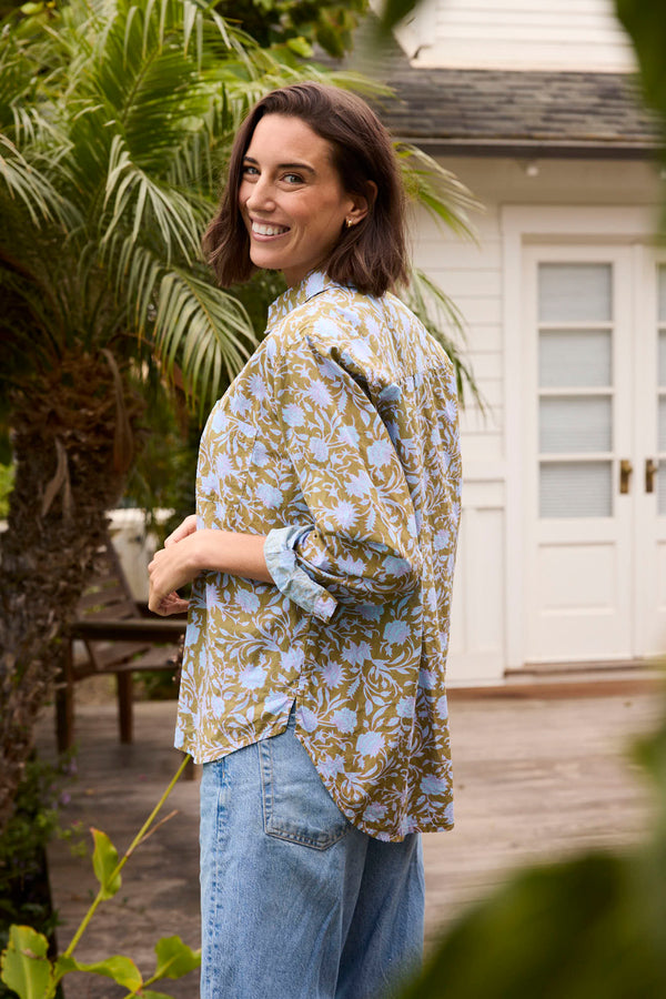 Good Boyfriend Shirt - Floral Escape Glacier Blue Overdye