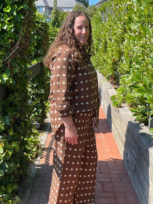 Good Boyfriend Shirt with Mandarin Collar - Ikat Squares Mocha