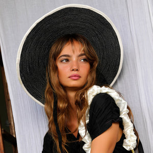 LOLO Wide-brim Jute Boater Hat in Black