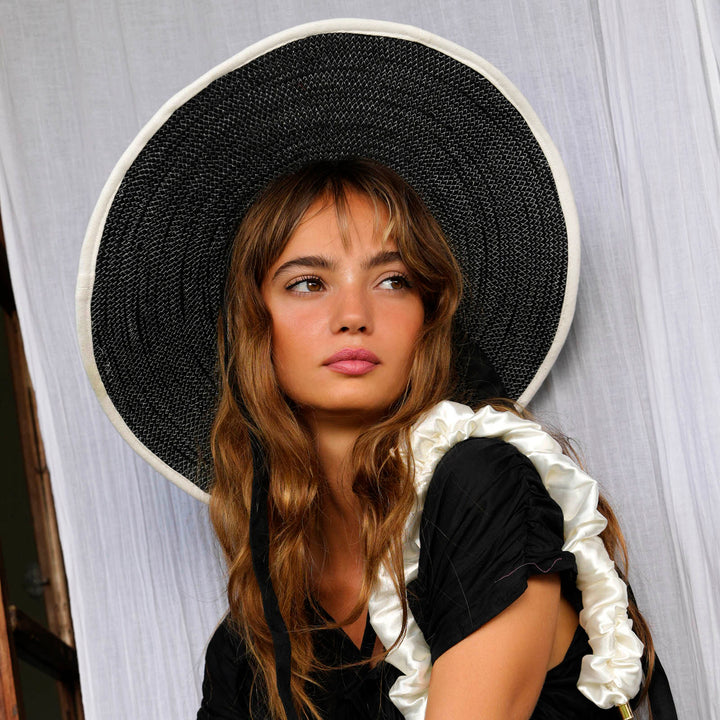 LOLO Wide-brim Jute Boater Hat in Black