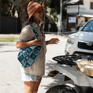 Pocket Tote: Icon Teal Ocean