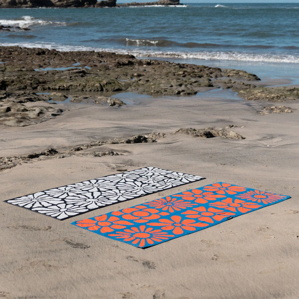 Organic Cotton Beach Towel: Lazy Daisy Black