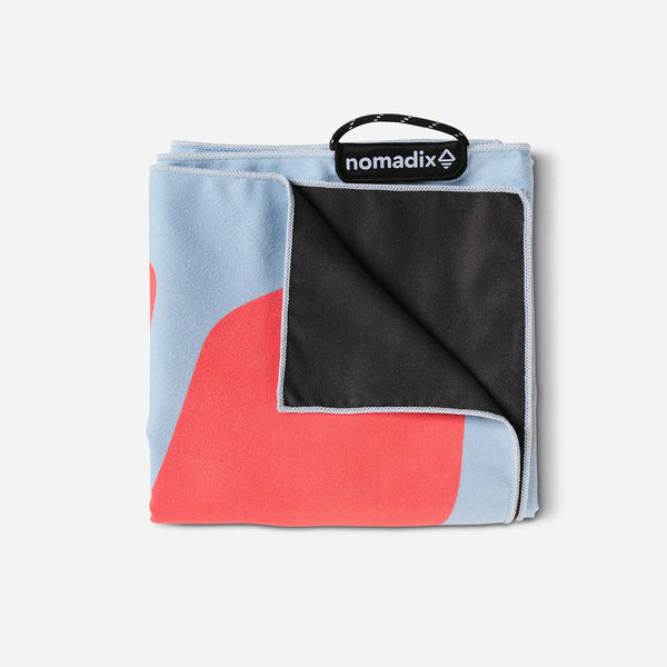 Ultralight Towel: Happy Flowers Warm Blue Red