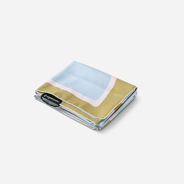 Ultralight Towel: Wild Flowers Meadow Green