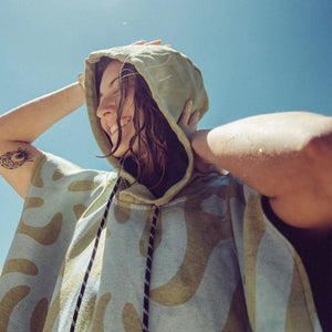 Changing Poncho: Whirlpool Meadow Green