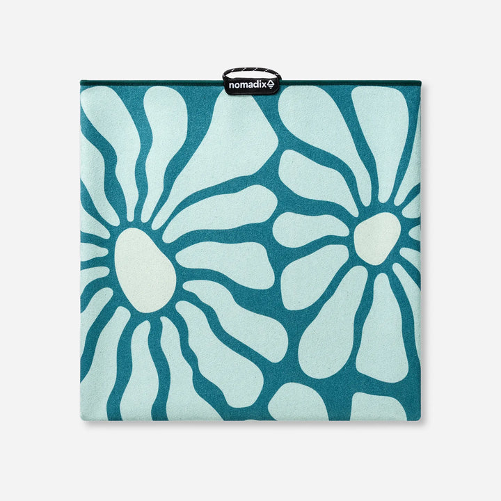 Original Towel: Lazy Daisy Seafoam Green