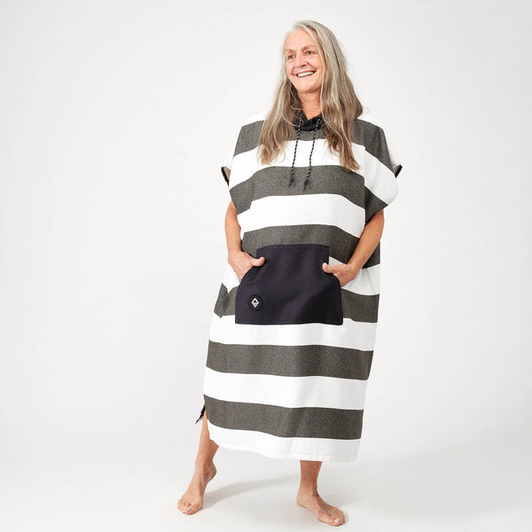 Changing Poncho: Stripes Noll Black
