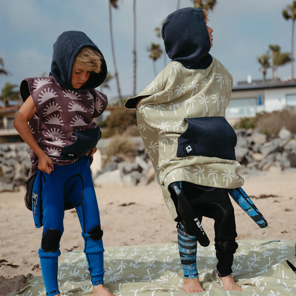 Kids Changing Poncho: Breezy Palms Olive