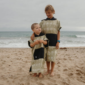 Kids Changing Poncho: Breezy Palms Olive