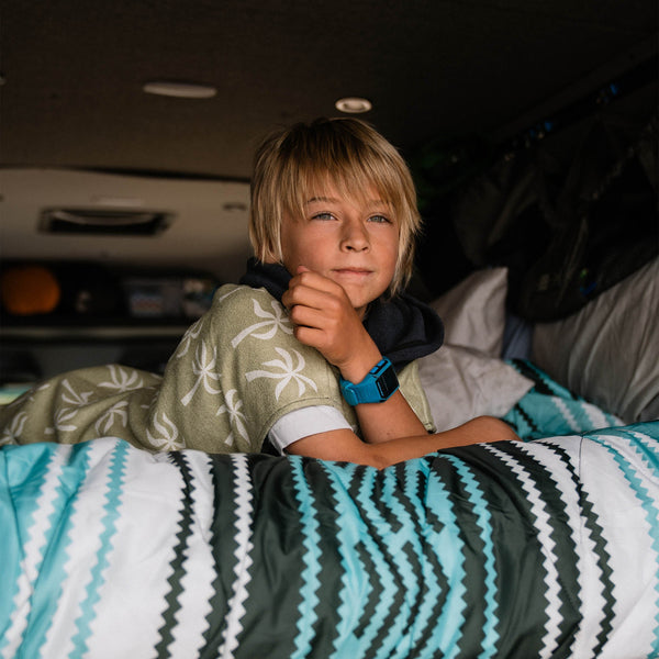 Kids Changing Poncho: Breezy Palms Olive