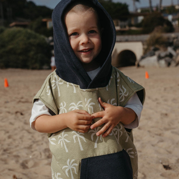 Kids Changing Poncho: Breezy Palms Olive