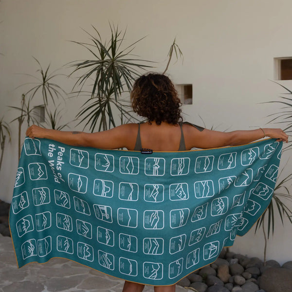 Original Towel: Peaks of the World Teal Ocean